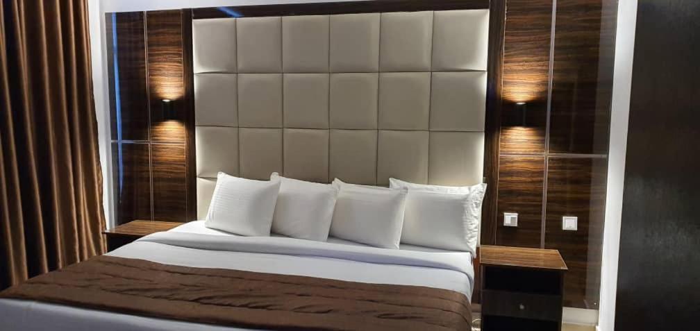 Presken Hotel At International Airport Road Ikeja Ngoại thất bức ảnh