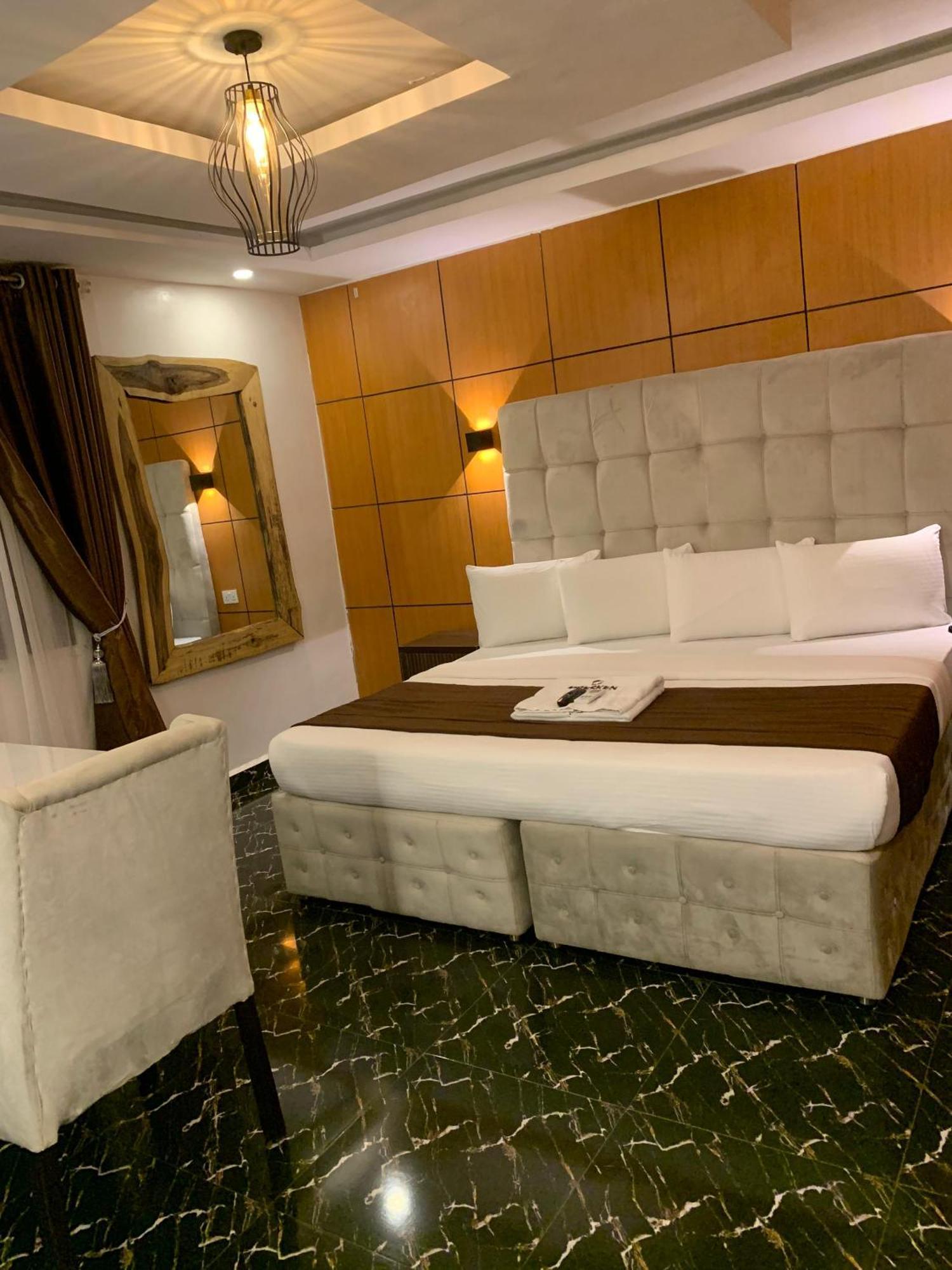 Presken Hotel At International Airport Road Ikeja Ngoại thất bức ảnh