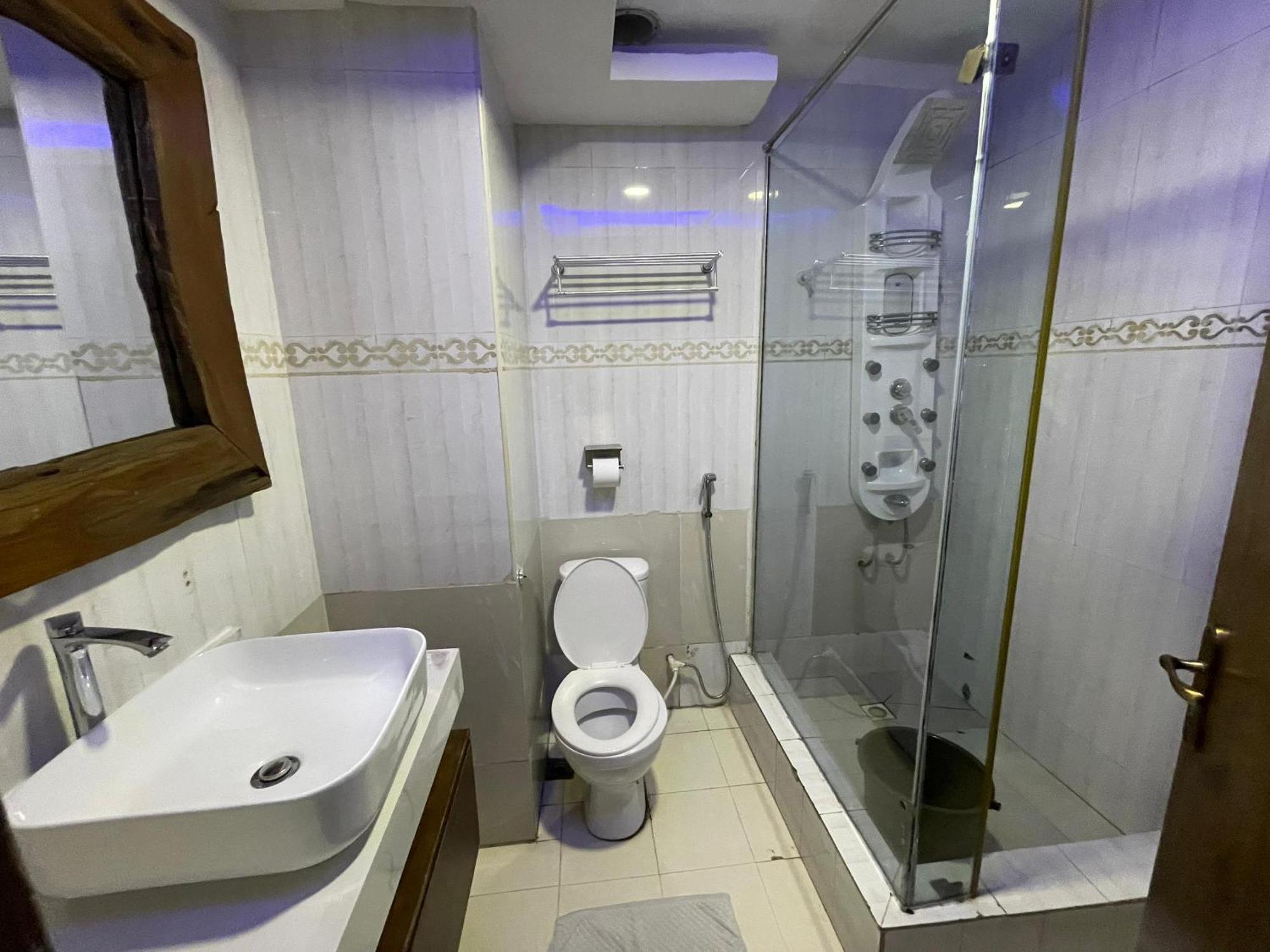 Presken Hotel At International Airport Road Ikeja Ngoại thất bức ảnh