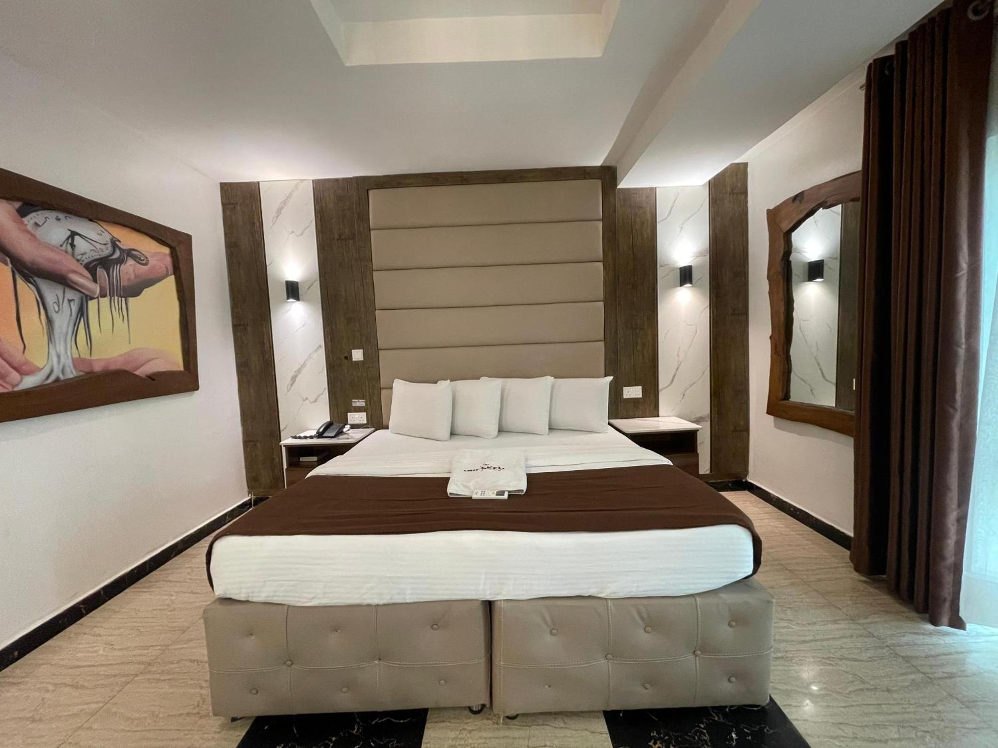 Presken Hotel At International Airport Road Ikeja Ngoại thất bức ảnh